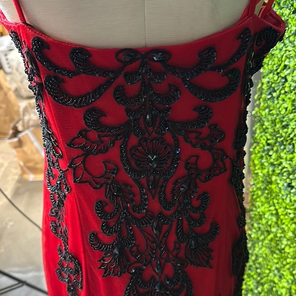 Elegant Red and Black Evening Gown Size 15 16 - Picture 10 of 17